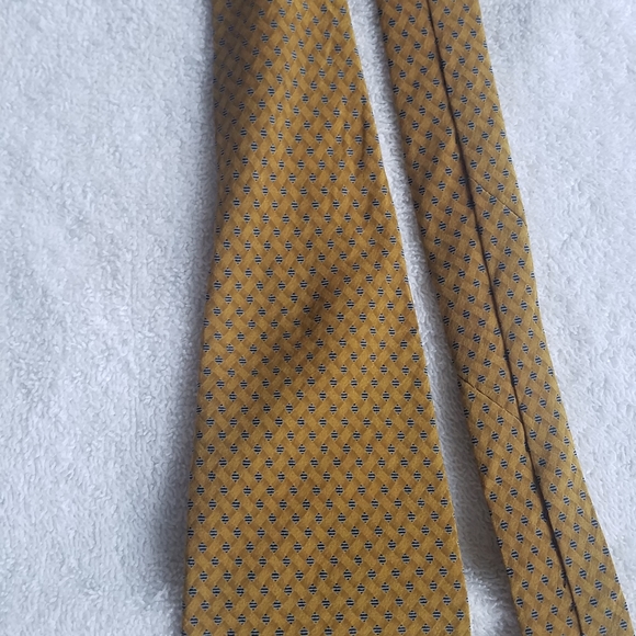 Kenneth Cole New York All Silk Necktie  / Suit Tie - Picture 5 of 13